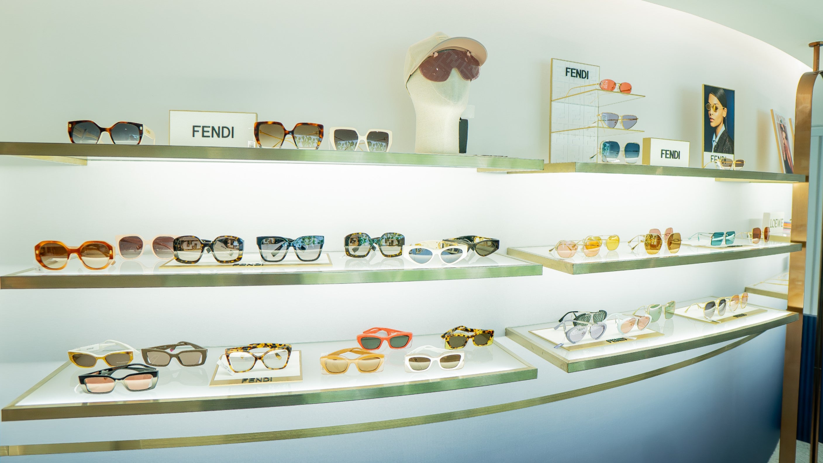FENDI_Brand-Corner-at-store