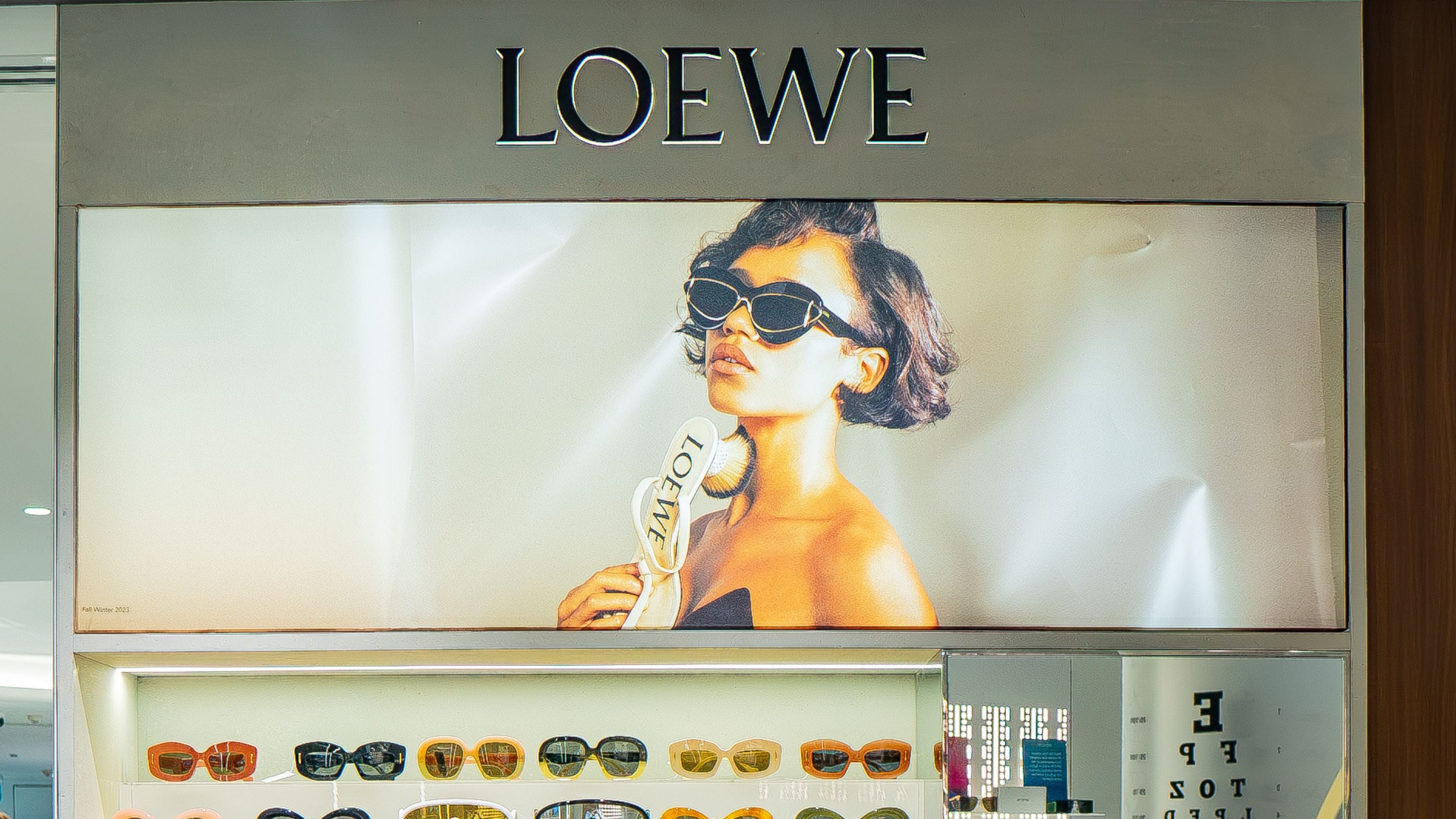 LOEWE_Brand-Corner-at-store